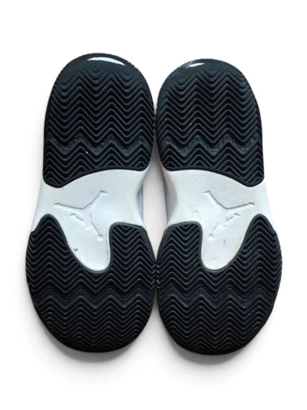 Nike Jordan Max Aura White And Black Kid's Sneakers